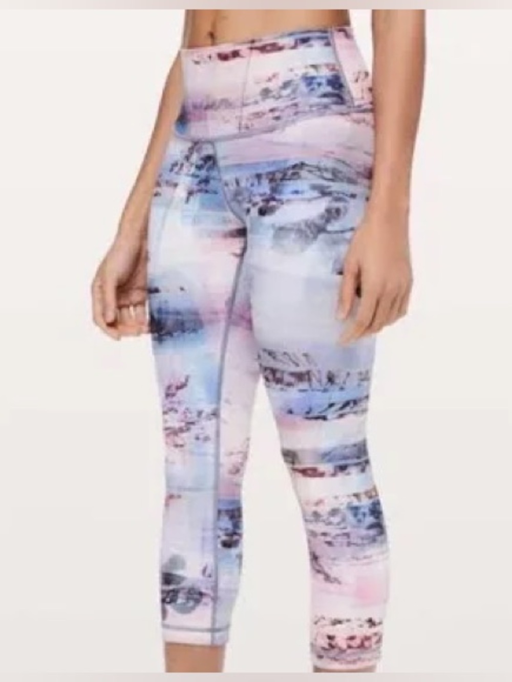 Lululemon Capri Punk Blue Scene Pattern leggings size 8